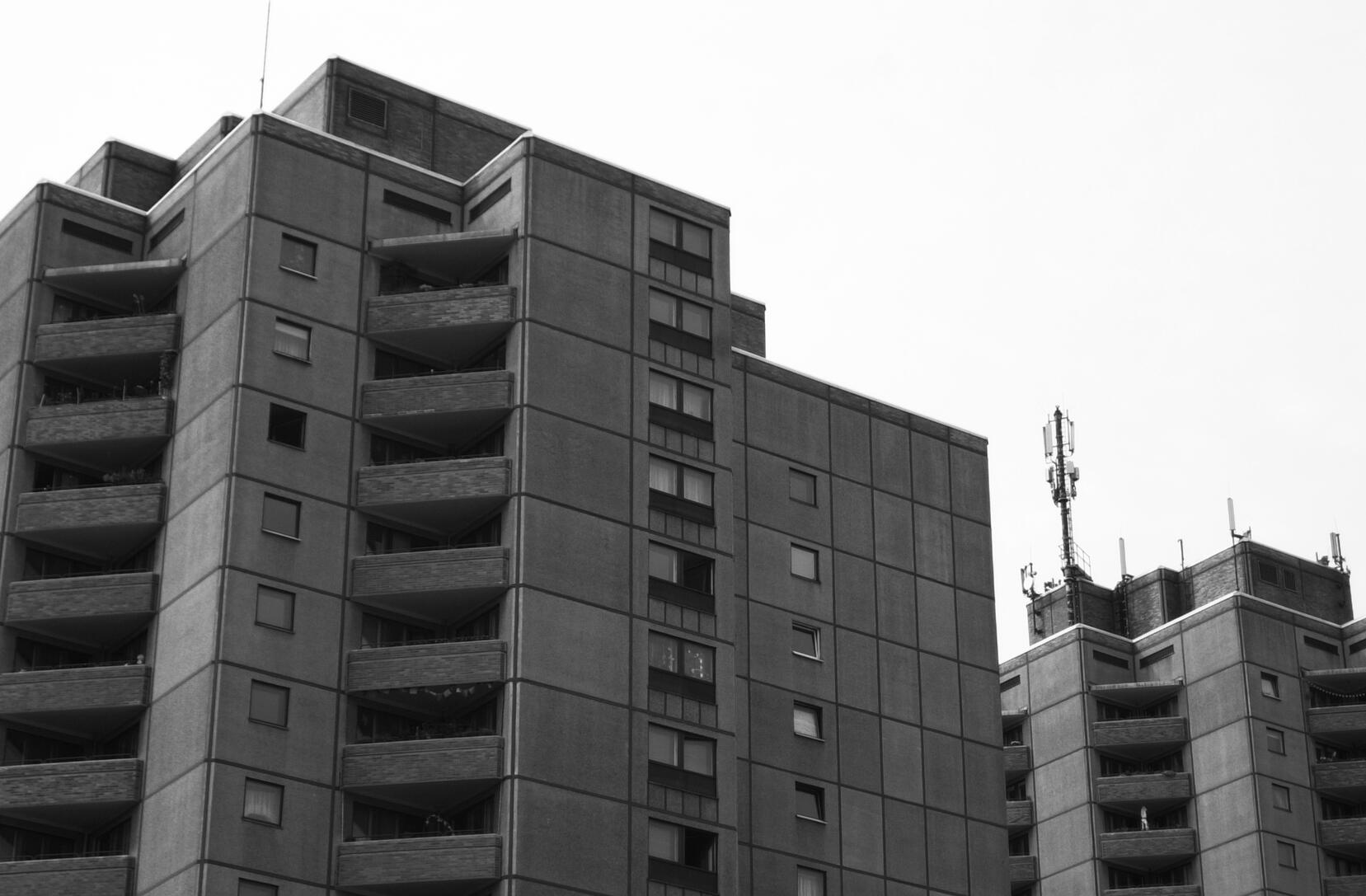 Ernst Thälmann buildings picture by Tom Hurst (brutalist architecture)