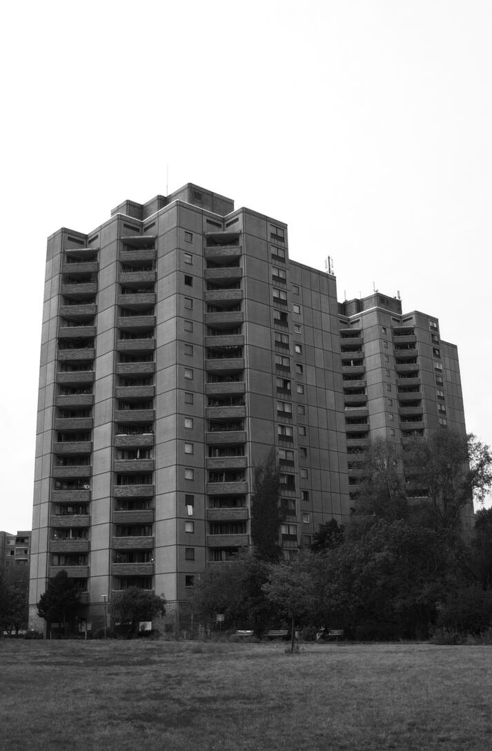 Ernst Thälmann buildings picture by Tom Hurst (brutalist architecture)