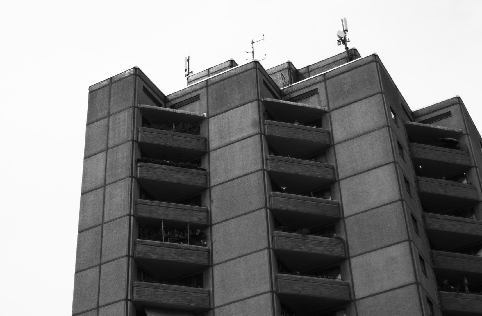 Ernst Thälmann buildings picture by Tom Hurst (brutalist architecture)