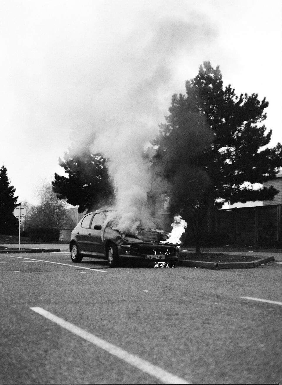 mamiyaburningcar1